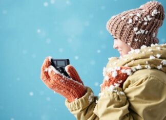 Yazın Eğlenceli ve Sağlıklı Geçmesi İçin Gerekli 10 Şey 10 Things You Need for a Fun and Healthy Winter 1. Warm Clothing: Invest in good quality winter wear to keep yourself warm and cozy. 2. Hydration: Drink plenty of water to stay hydrated, even if you don't feel as thirsty as you do in summer. 3. Healthy Diet: Include plenty of fruits, vegetables, and whole grains in your diet to boost your immune system. 4. Exercise: Stay active with indoor exercises or winter sports to keep your body and mind healthy. 5. Vitamin D: Consider taking vitamin D supplements as the lack of sunlight can lead to deficiency. 6. Humidifier: Use a humidifier to add moisture to the dry winter air, which can help prevent respiratory problems. 7. Social Activities: Plan fun indoor activities with friends and family to beat the winter blues. 8. Sleep: Ensure you get enough sleep to help your body recover and stay healthy. 9. Safety: Be cautious of icy sidewalks